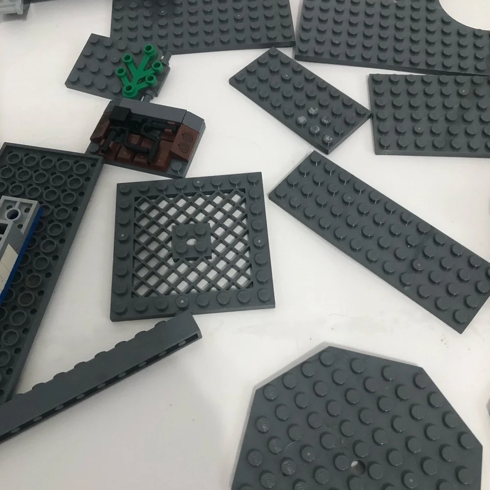 Lego mixed pieces lot 8.9 ounces of Lego bricks random grey bases sku‎ 8